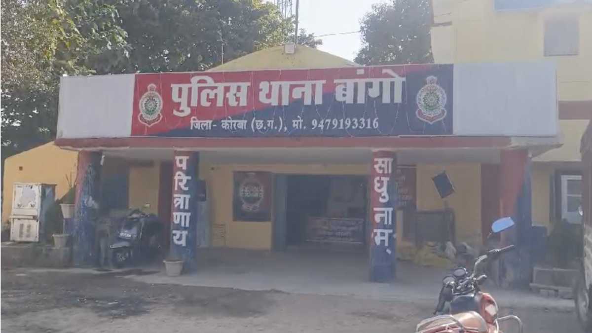बाइक चेकिंग के नाम पर अवैध वसूली करना पड़ा भारी, थाना प्रभारी और प्रधान आरक्षक निलंबित